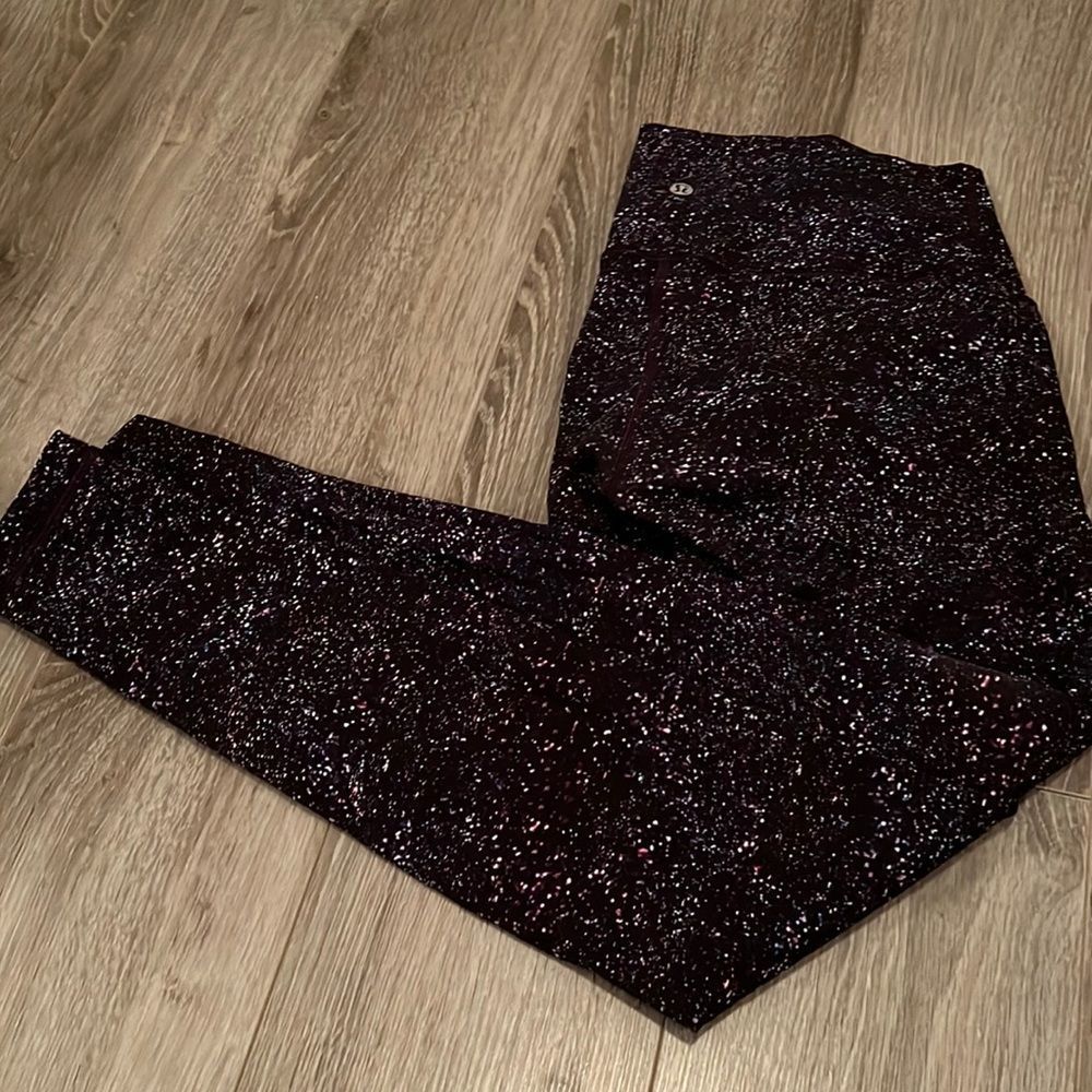 Like new lululemon purple starry pattern leggings - size 6